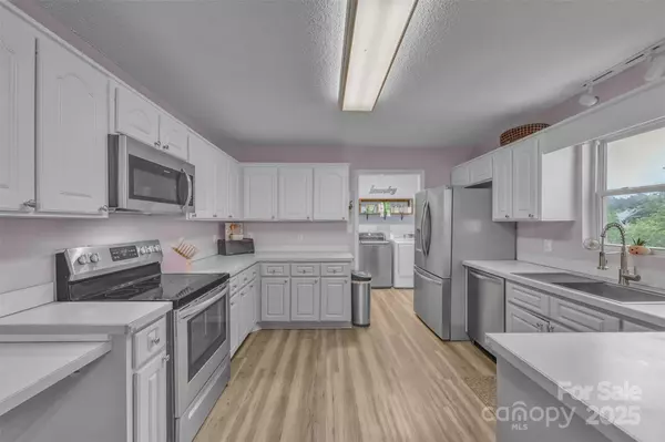 Stony Point, NC 28678,350 Moose DR