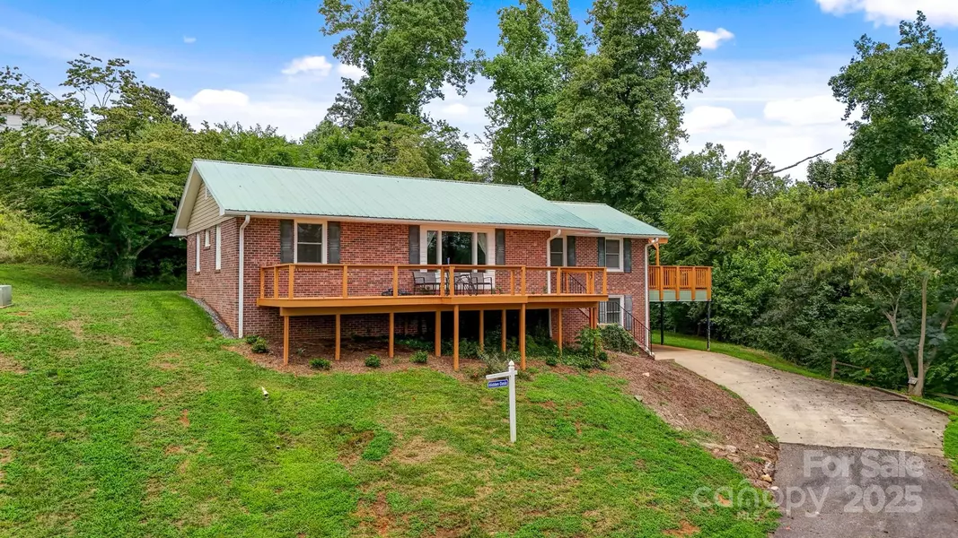 6294 Southlake DR, Hickory, NC 28601