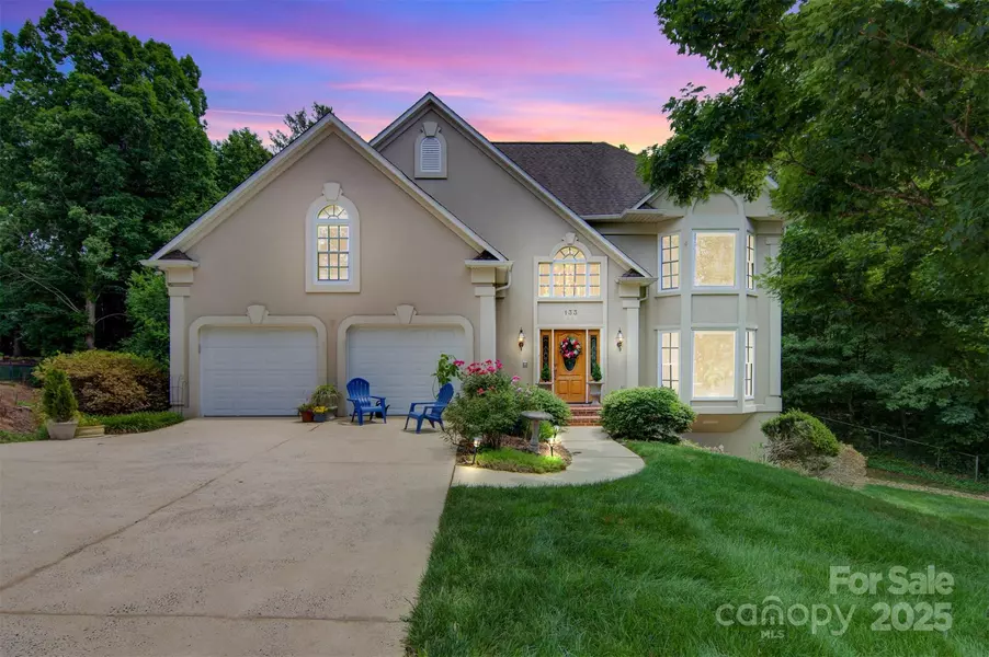 133 37th Avenue PL NW, Hickory, NC 28601