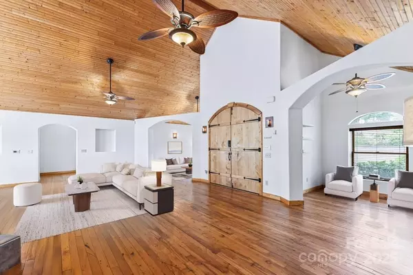Asheville, NC 28804,29 Crowningway DR