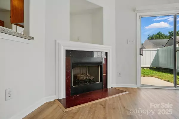 Charlotte, NC 28215,8605 Sawleaf CT