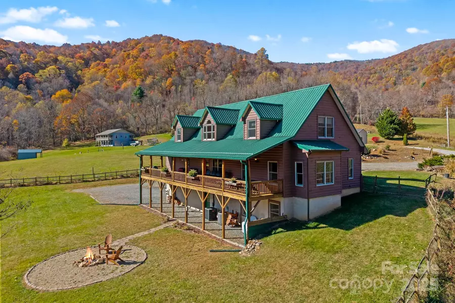 101 Trinity DR, Clyde, NC 28721