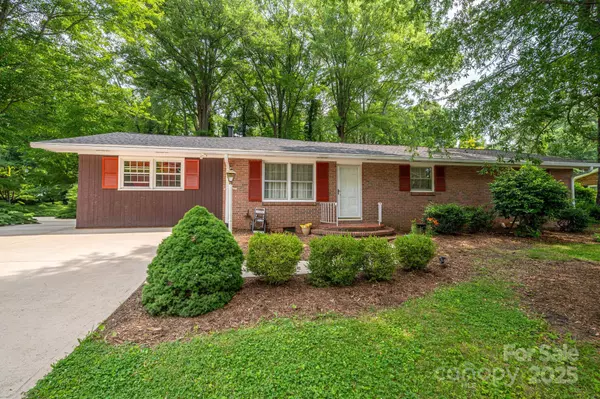 3120 7th Street DR NE, Hickory, NC 28601