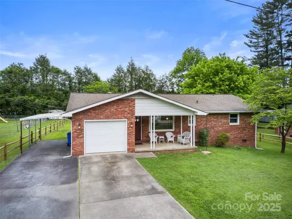 Brevard, NC 28712,158 Fisher RD