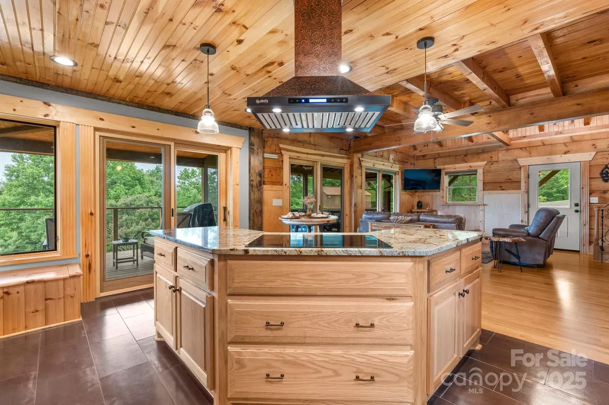 Purlear, NC 28665,419 Woodpecker RD