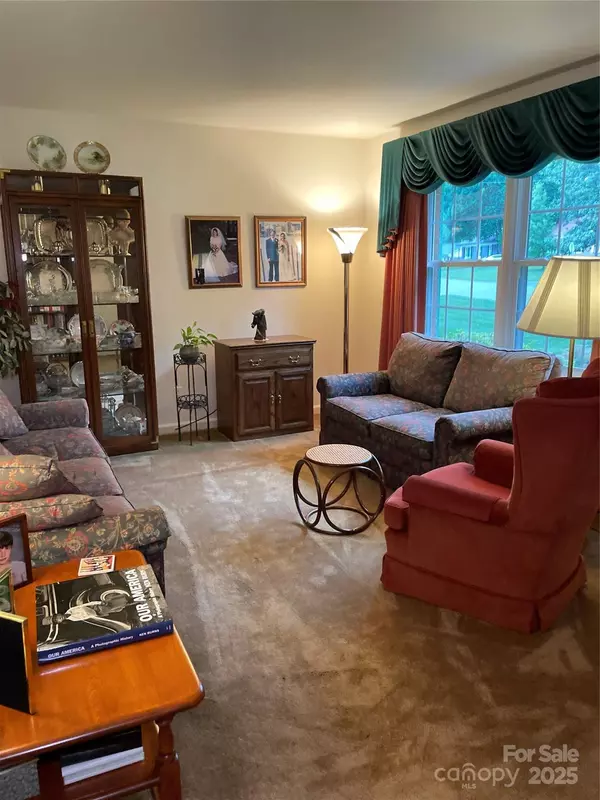 Charlotte, NC 28215,5806 Whitingham DR