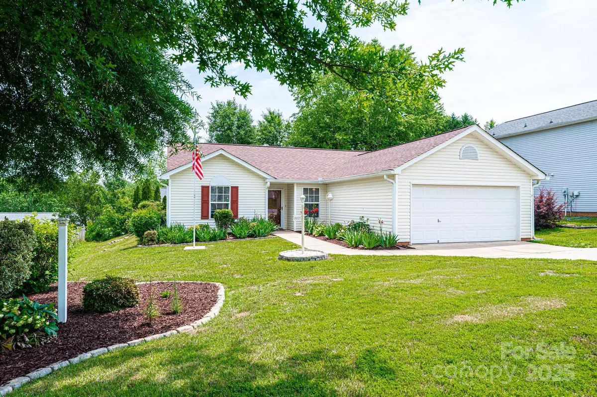 Hickory, NC 28602,1957 8th Street LN SE