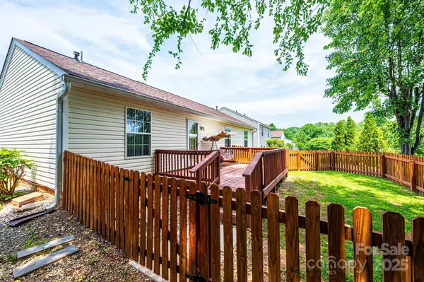 Hickory, NC 28602,1957 8th Street LN SE
