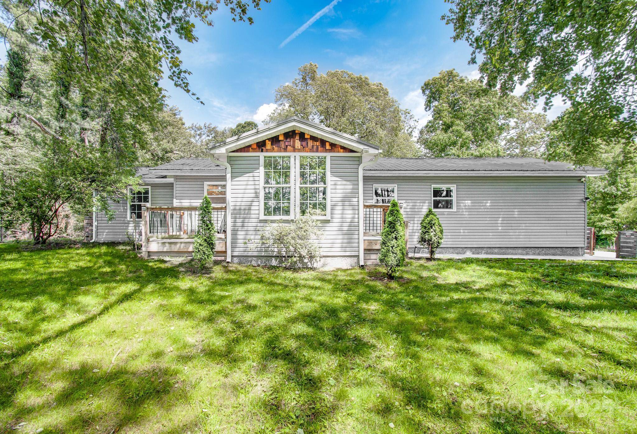 51 Alfson CIR, Hendersonville, NC 28792