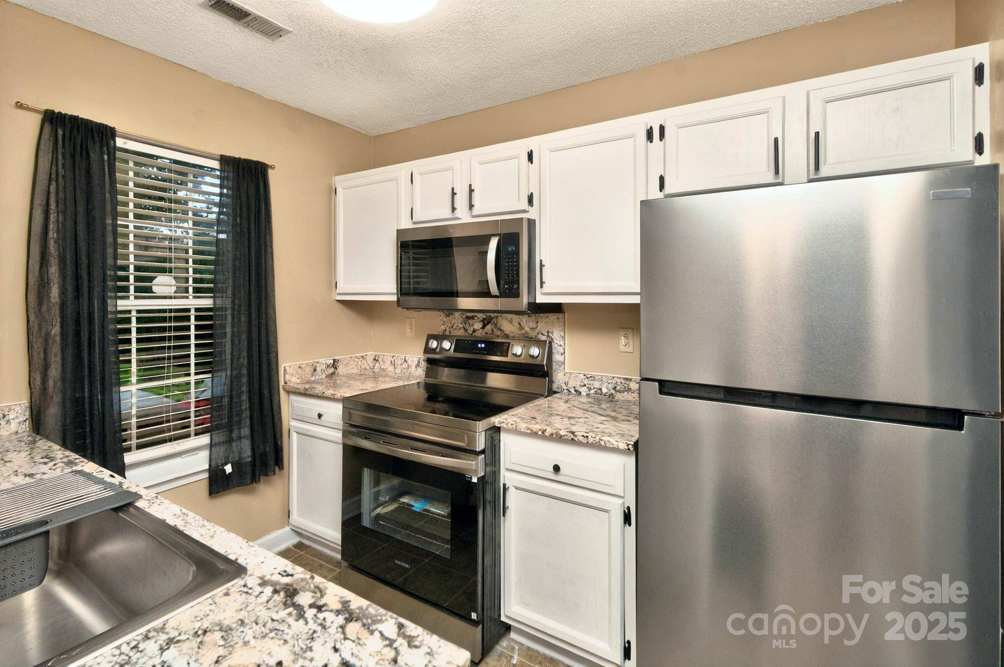 Charlotte, NC 28215,6401 Windsor Gate LN