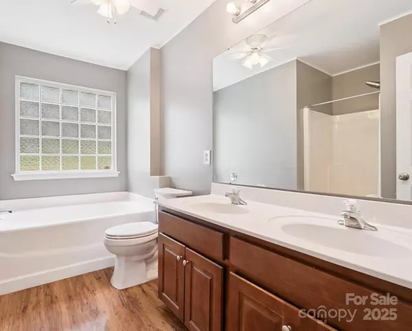 Gastonia, NC 28054,829 Raindrops RD