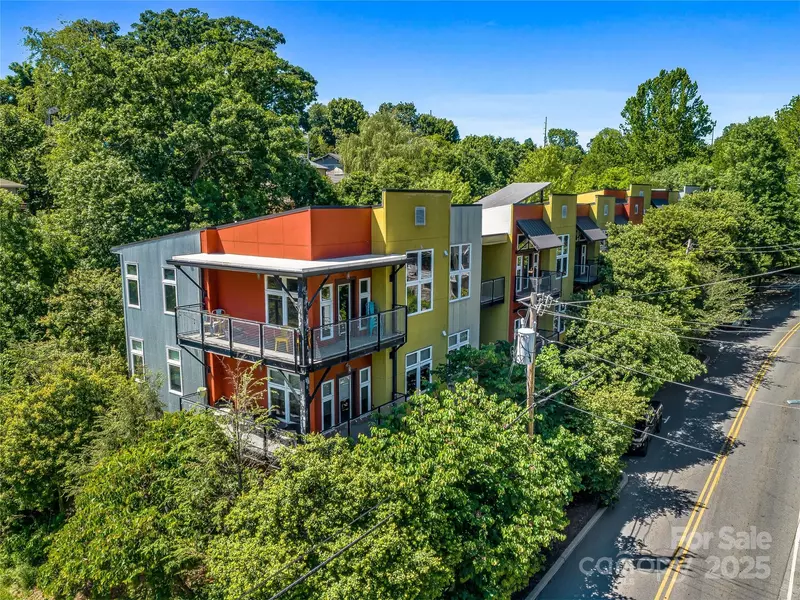 125 Clingman AVE #303, Asheville, NC 28801