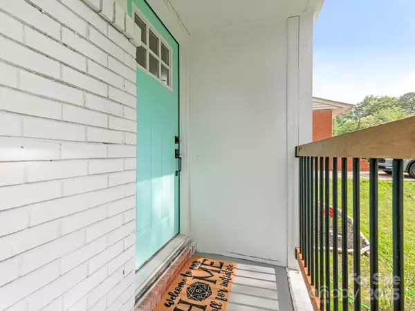 Charlotte, NC 28216,1831 Erie ST