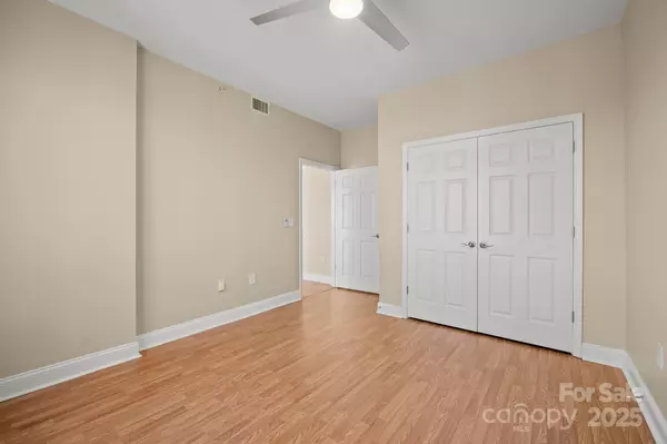 Charlotte, NC 28202,300 W 5th ST #812