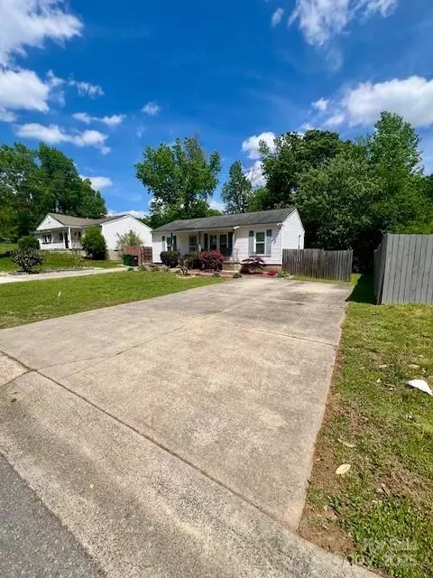Charlotte, NC 28213,6000 Amberly LN