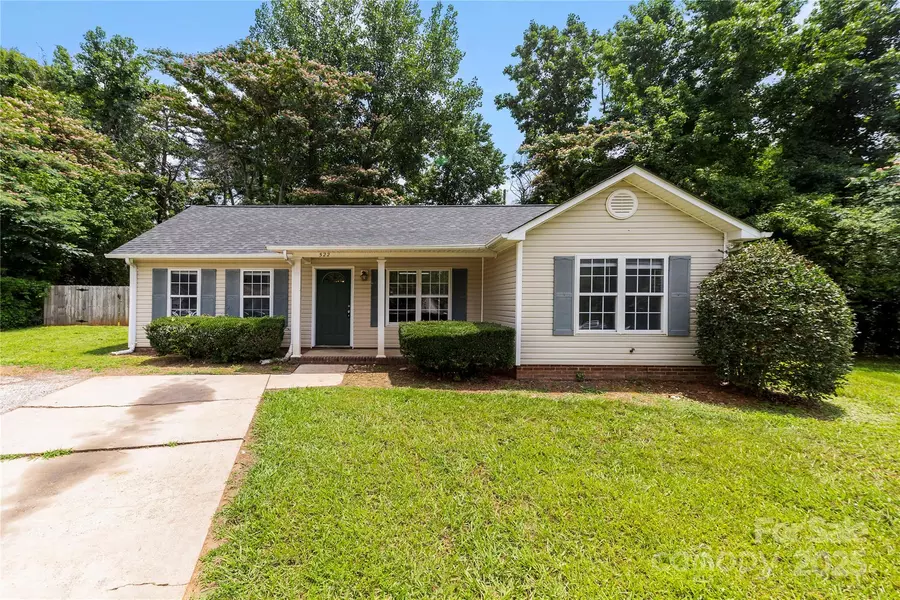 522 Klondike LN, Charlotte, NC 28216