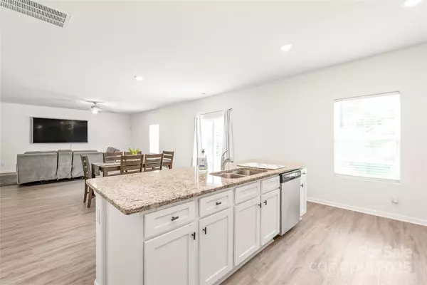 Charlotte, NC 28215,2340 Lanza DR