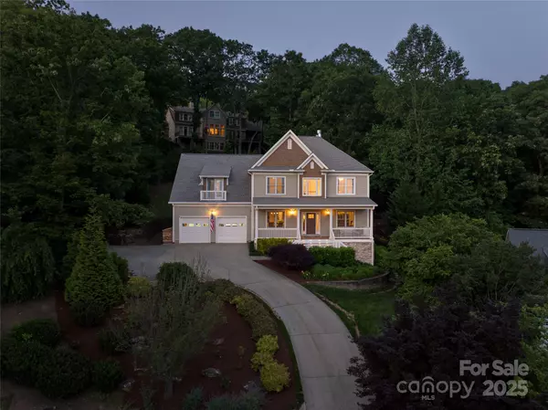 22 Rosebay LN, Asheville, NC 28803