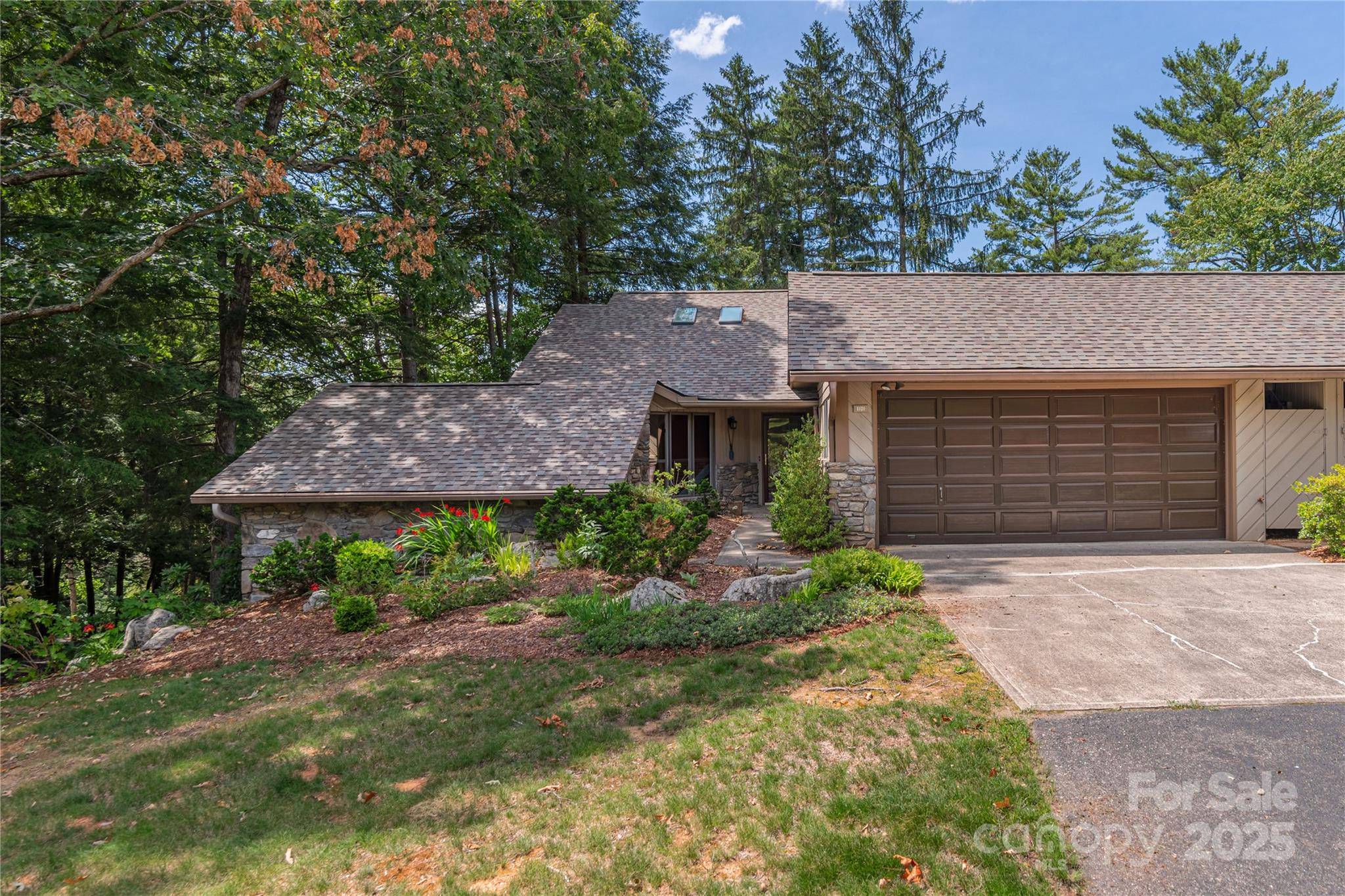 Asheville, NC 28804,1101 Timber TRL