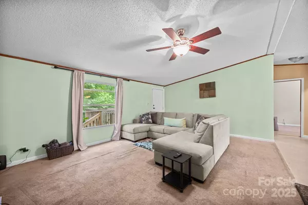 Candler, NC 28715,112 Cordella RD