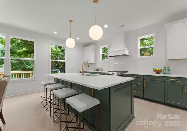Charlotte, NC 28208,2033 Camp Greene ST