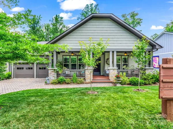 26 Balsam High RD, Biltmore Lake, NC 28715