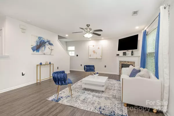 Charlotte, NC 28214,9524 Eagle Feathers DR