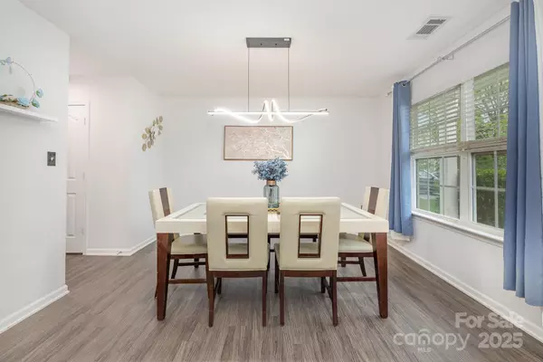 Charlotte, NC 28214,9524 Eagle Feathers DR