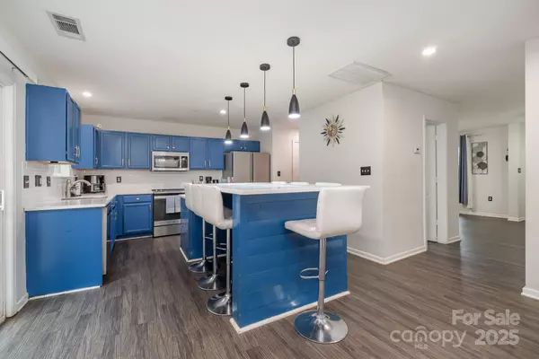 Charlotte, NC 28214,9524 Eagle Feathers DR