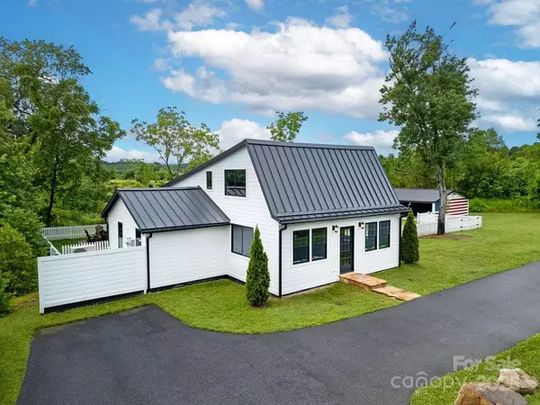 Brevard, NC 28712,668 Old Hendersonville HWY