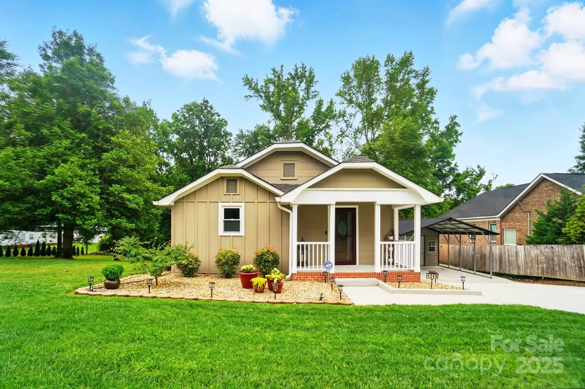 Kannapolis, NC 28081,1209 Rainbow DR