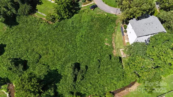 16 Village East CT, Asheville, NC 28805
