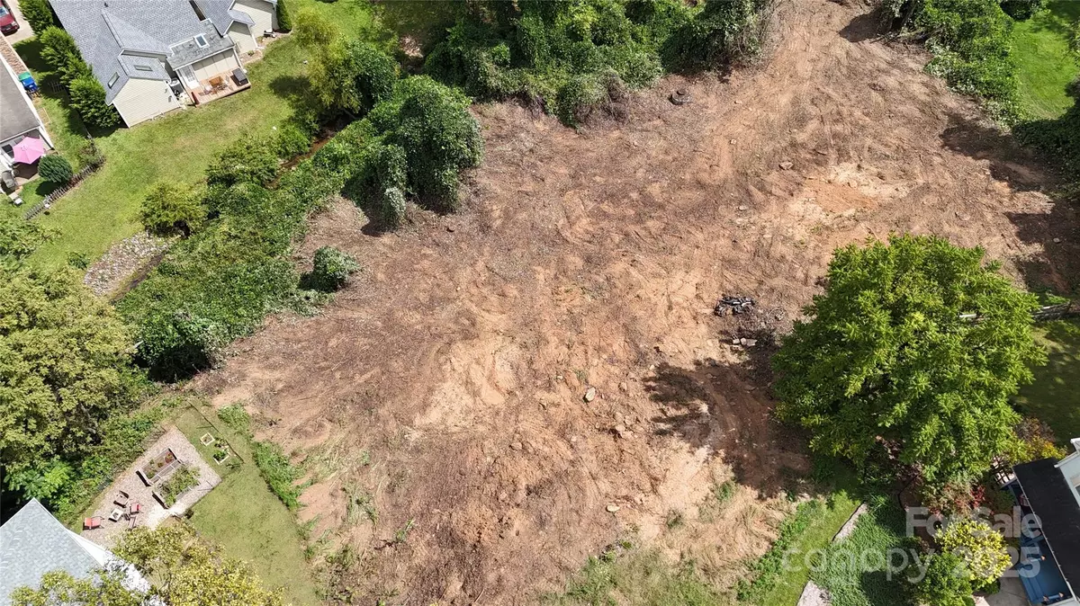 Asheville, NC 28805,16 Village East CT