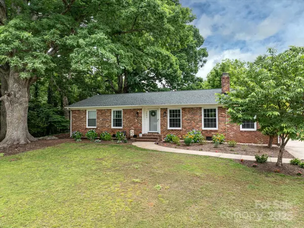 3042 Cresthill DR, Charlotte, NC 28212