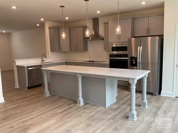Charlotte, NC 28226,4232 Alexander View DR