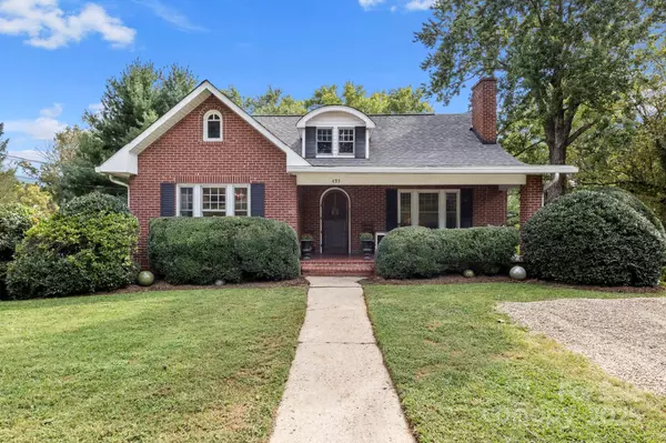 495 Fairview RD, Asheville, NC 28803