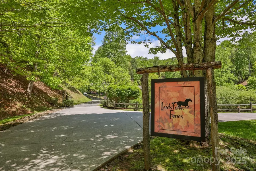 1283 Leafstone CIR, Sylva, NC 28779