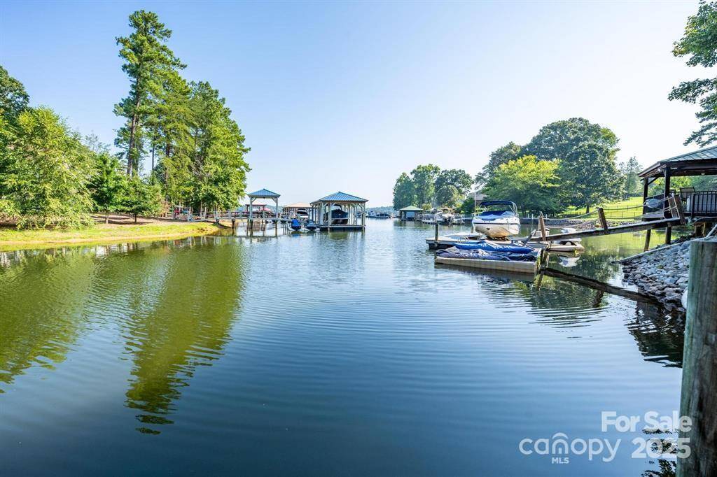 Sherrills Ford, NC 28673,9372 Island Point RD