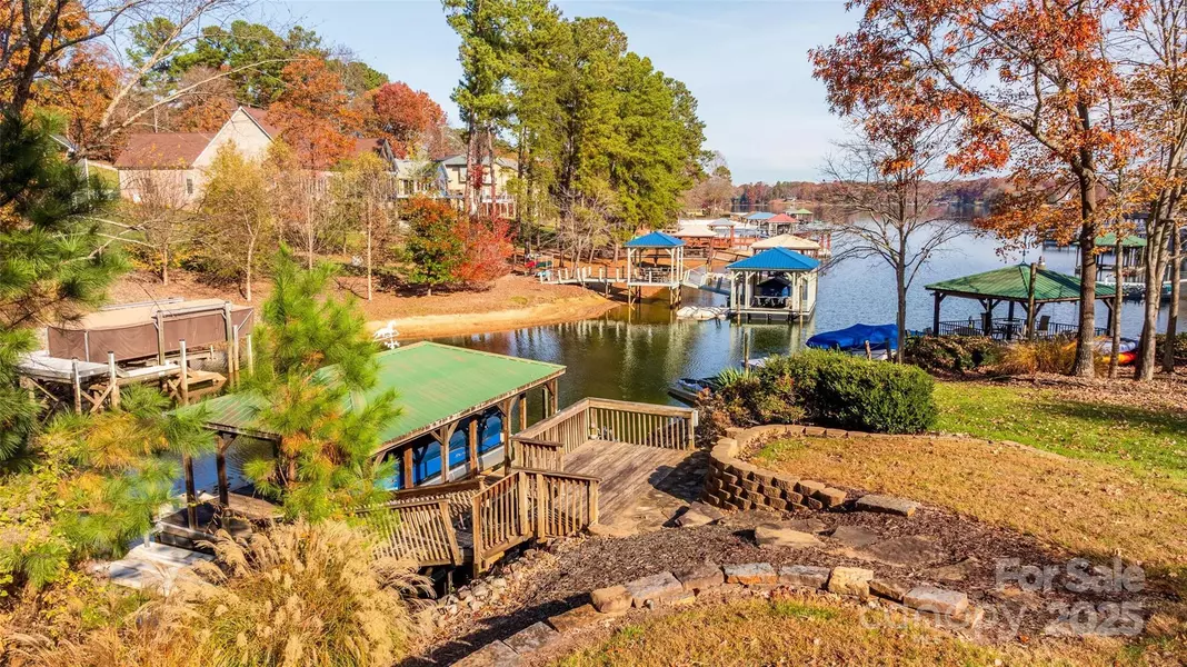 9372 Island Point RD, Sherrills Ford, NC 28673