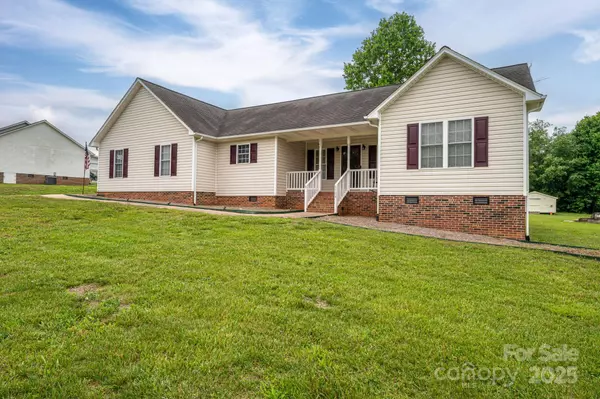 Crouse, NC 28033,5129 Whitetail CT