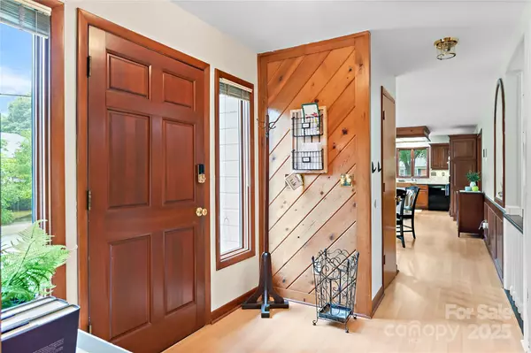 Winston Salem, NC 27104,1201 Cliffspring CT