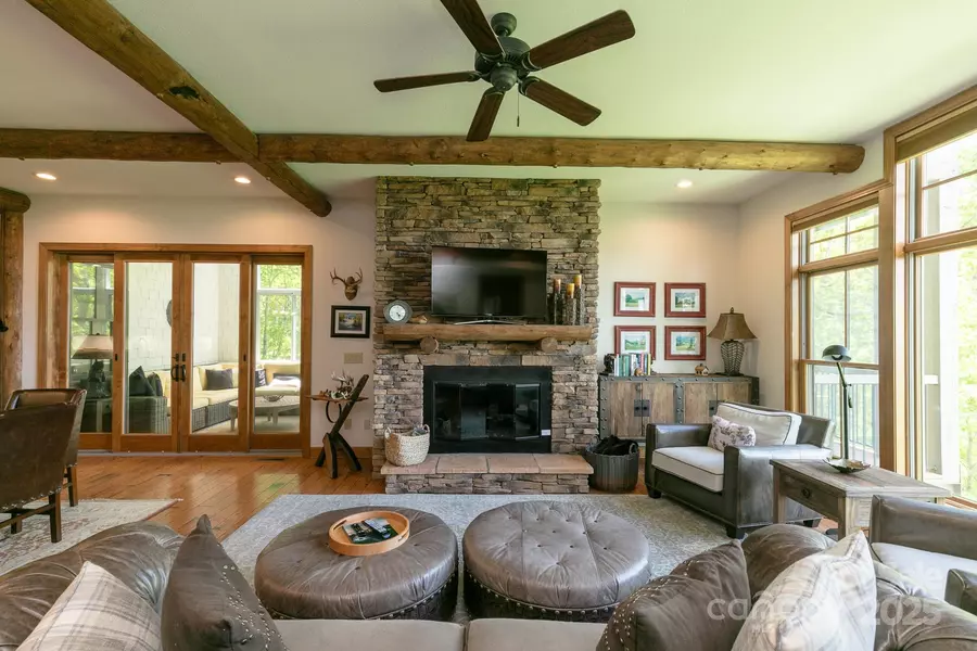 224 Logging Horse RD #C/101, Burnsville, NC 28714