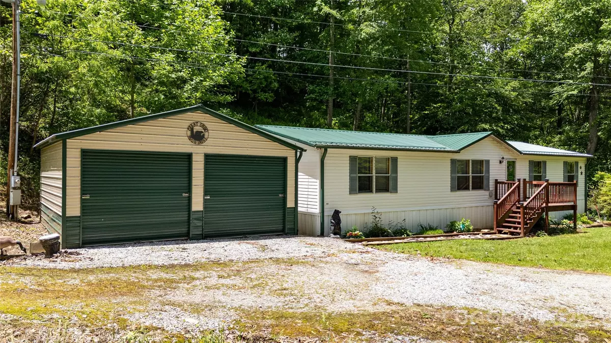 Burnsville, NC 28714,689 Bradford RD