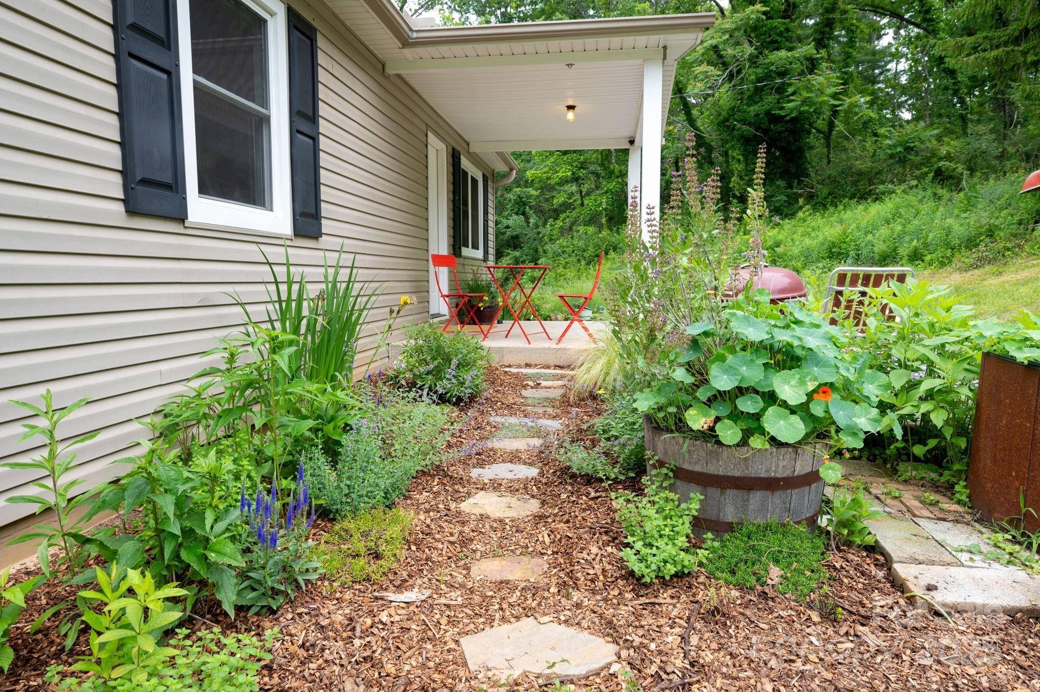 Asheville, NC 28806,205 Cowan Cove RD
