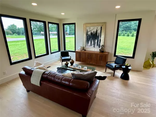 Statesville, NC 28625,309 Sain RD