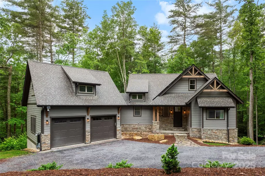 68 Huckleberry Ridge LN, Zirconia, NC 28790