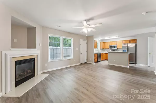 Charlotte, NC 28215,13413 Golden Apple CT