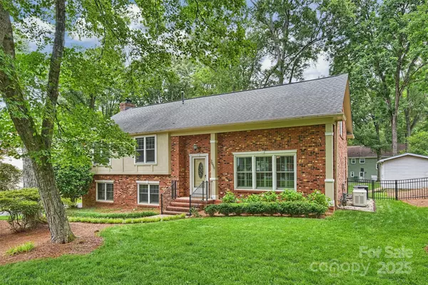 Charlotte, NC 28226,7050 Knightswood DR