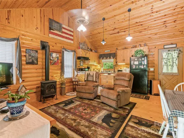 Saluda, NC 28773,125 Cypress LN
