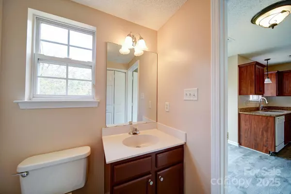 Charlotte, NC 28215,5436 Scarlet Sage DR